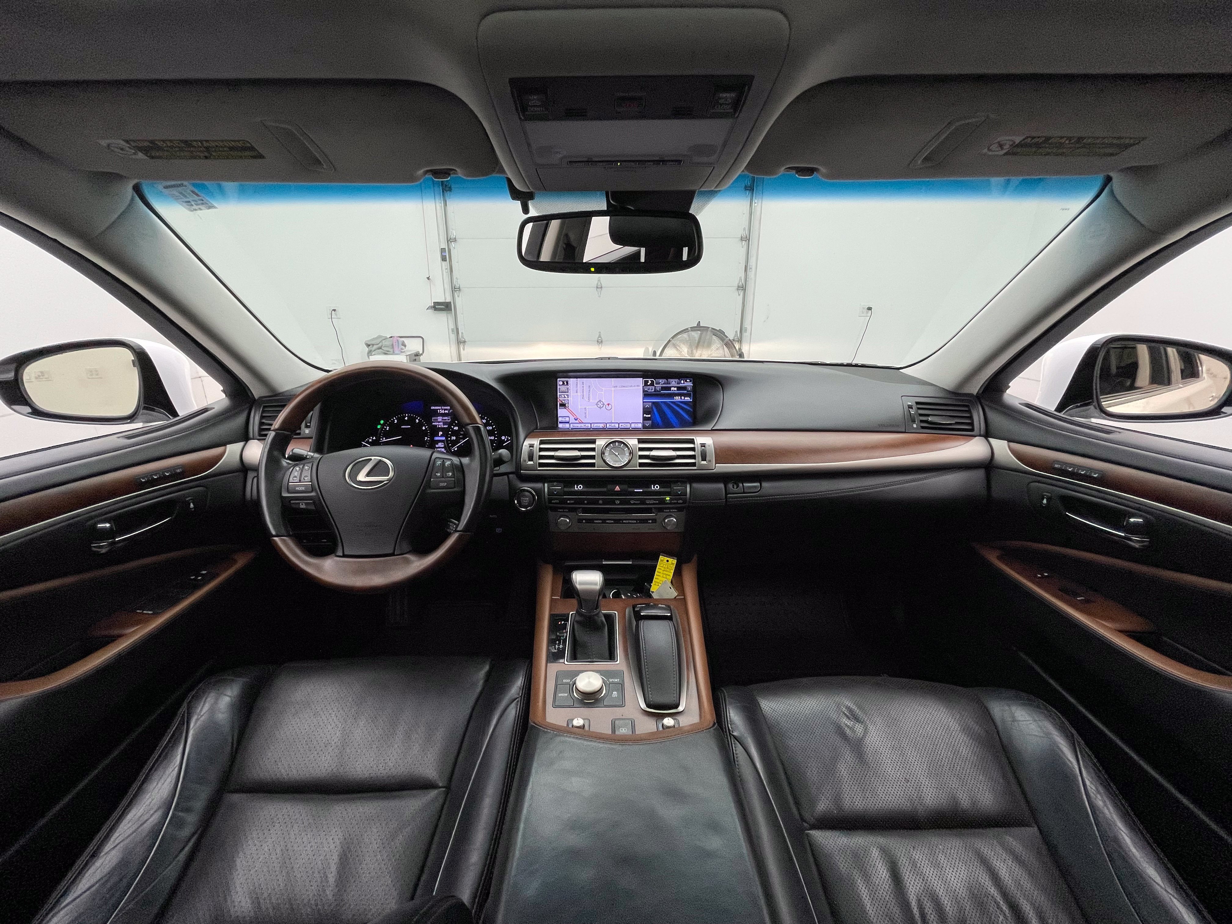 Used 2013 Lexus LS 460 AWD w/ Comfort Pkg image 3