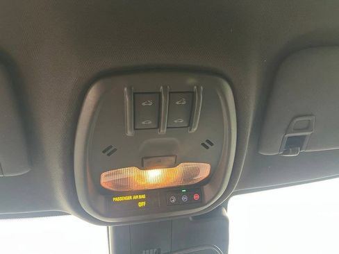Certified 2024 Chevrolet Trax RS w/ Sunroof Package FWD image 31