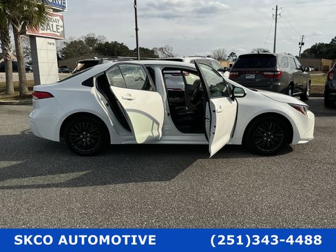Used 2021 Toyota Corolla LE image 33