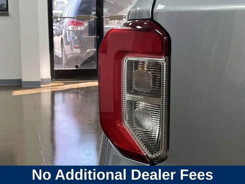 Used 2024 Ford Explorer XLT w/ Equipment Group 202A RWD image 12
