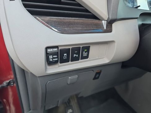 Used 2015 Toyota Sienna XLE w/ XLE Navigation Package image 18