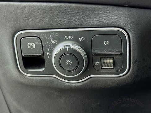 Used 2022 Aston Martin DBX image 10