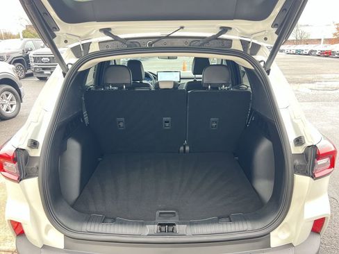 Used 2025 Ford Escape SE w/ PHEV Premium Package FWD image 25
