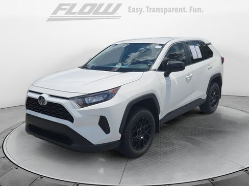 Used 2022 Toyota RAV4 LE FWD image 4