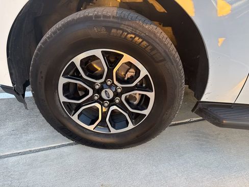 Used 2024 Ford Expedition Max XLT image 9