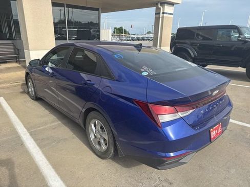 Used 2022 Hyundai Elantra SE FWD image 4
