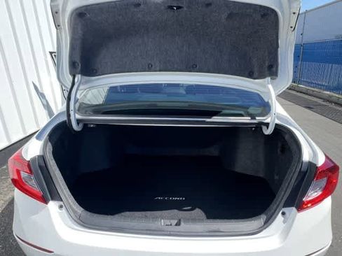 Used 2018 Honda Accord Touring image 11