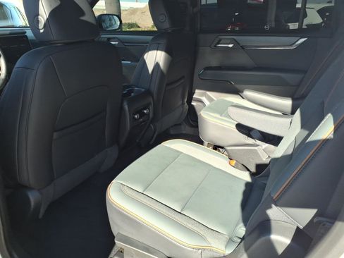 Used 2024 GMC Acadia AT4 image 10