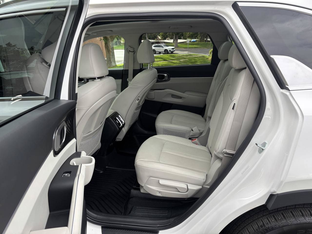 Used 2025 Kia Sorento EX w/ EX Panoramic Sunroof Package AWD/4WD image 19