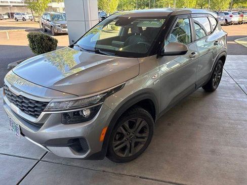 Used 2022 Kia Seltos LX AWD/4WD image 1