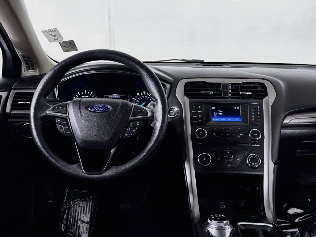Used 2017 Ford Fusion SE FWD image 12