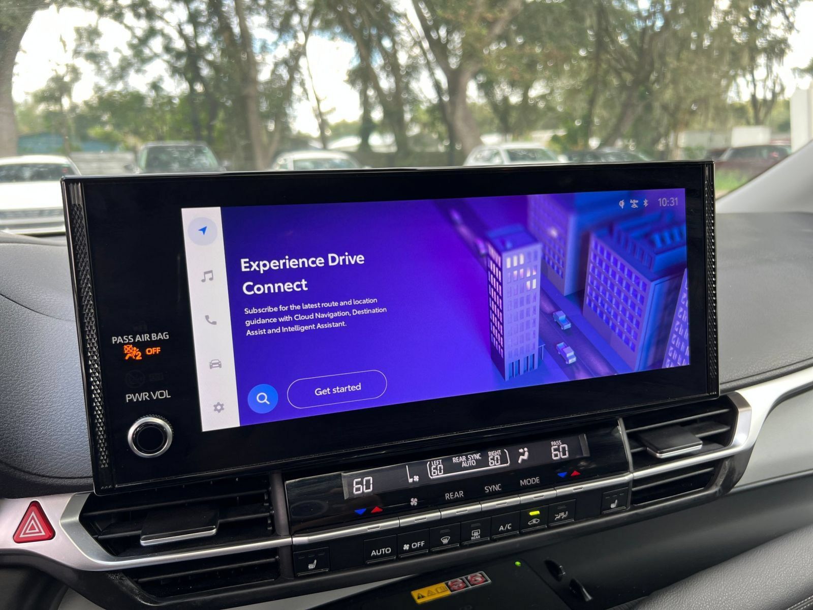 Used 2025 Toyota Sienna XLE FWD image 19