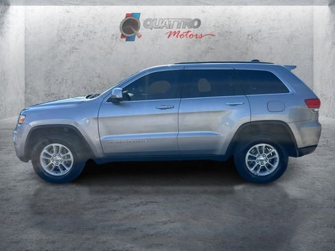 Used 2018 Jeep Grand Cherokee Laredo AWD/4WD image 2