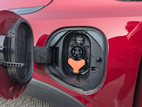 Used 2022 Chevrolet Bolt EUV Premier w/ Sun & Sound Package image 38