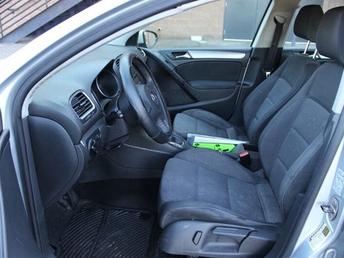 Used 2010 Volkswagen Golf 4-Door FWD image 10