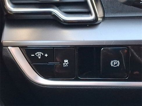 Used 2024 Kia Sportage EX image 22