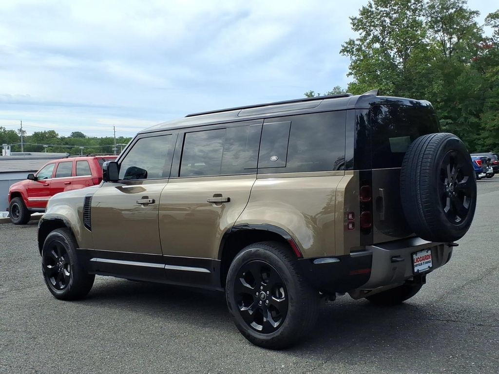 Used 2022 Land Rover Defender 110 X-Dynamic SE AWD/4WD image 5