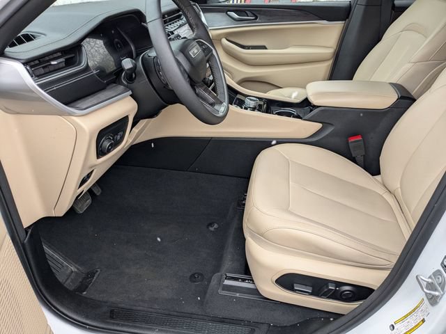 Used 2023 Jeep Grand Cherokee Limited AWD/4WD image 13