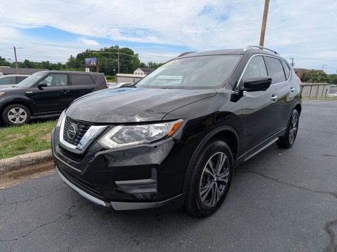 Used 2019 Nissan Rogue SV w/ Premium Package AWD/4WD image 3