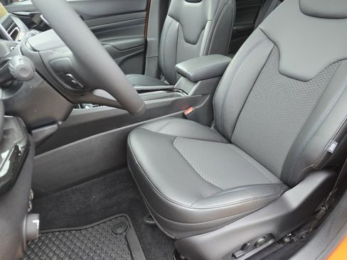 New 2026 Jeep Compass Latitude w/ Sun and Sound Group AWD/4WD image 15