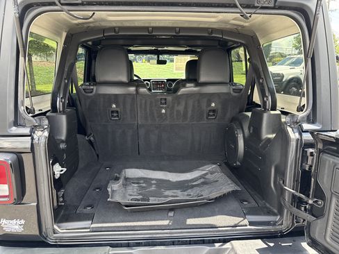 Used 2023 Jeep Wrangler Unlimited Sahara AWD/4WD image 33