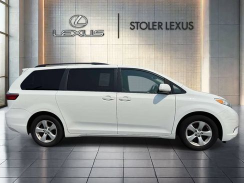 Used 2015 Toyota Sienna LE FWD image 4