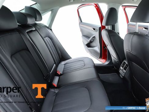 Used 2022 Volkswagen Passat 2.0T FWD image 37