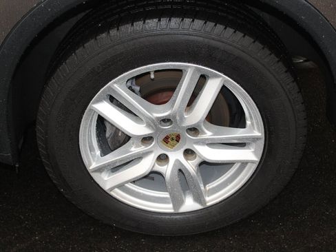 Used 2016 Porsche Cayenne image 30