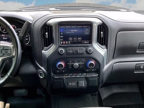 Used 2022 Chevrolet Silverado 1500 LT AWD/4WD image 6
