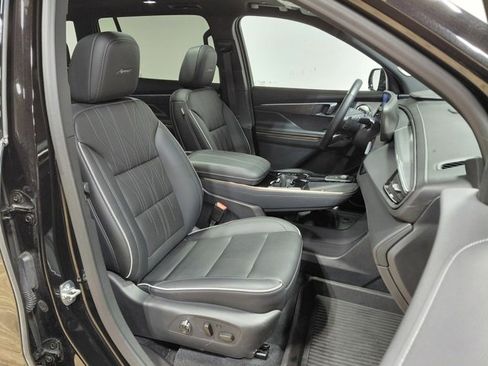 Used 2025 Buick Enclave Avenir w/ Super Cruise Package image 30