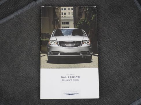 Used 2014 Chrysler Town & Country Touring-L w/ Driver Convenience Group image 27