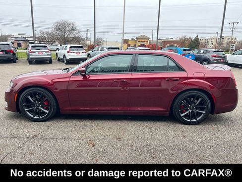 Used 2023 Chrysler 300 C image 2