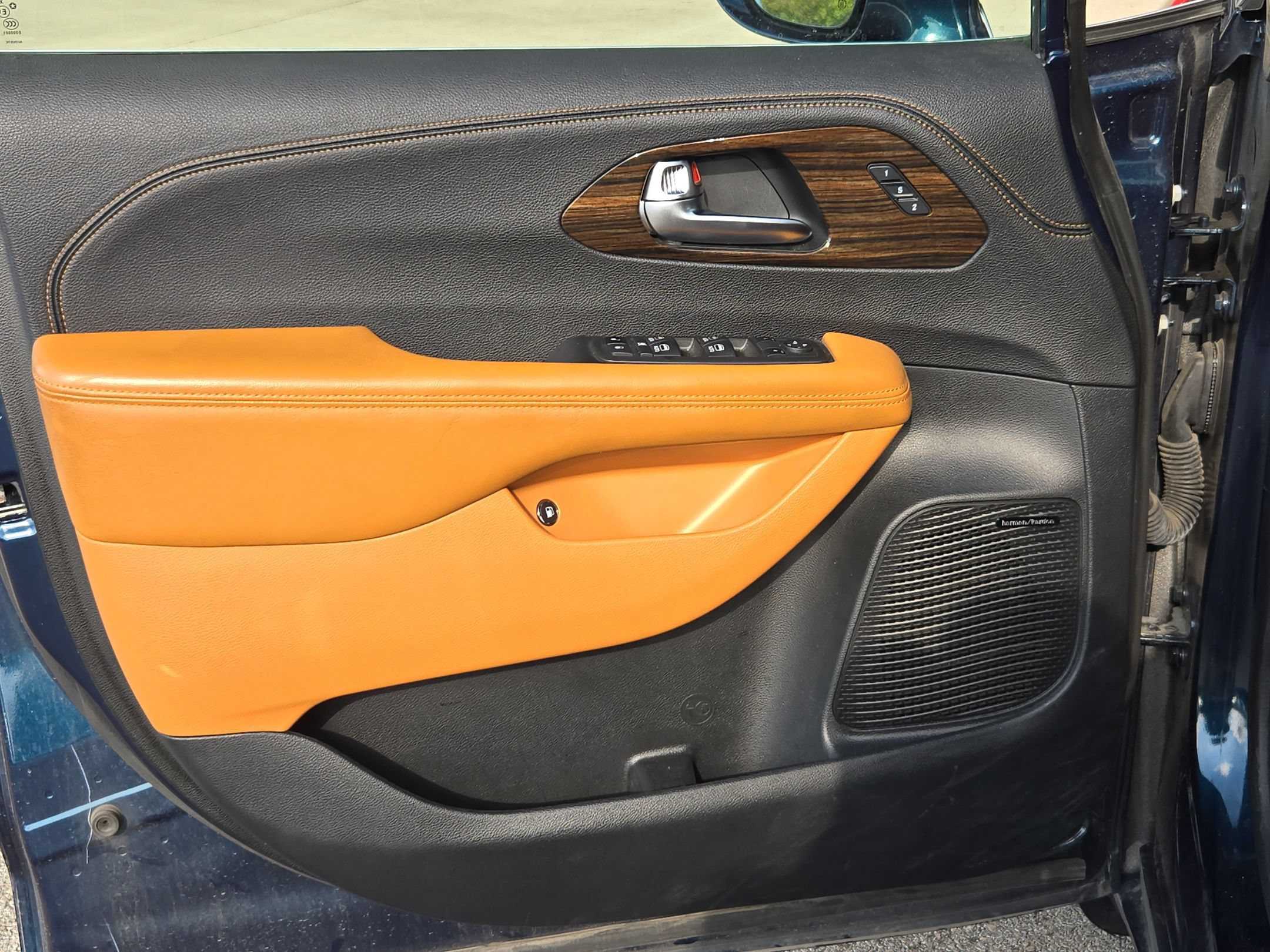 Used 2022 Chrysler Pacifica Pinnacle FWD image 10