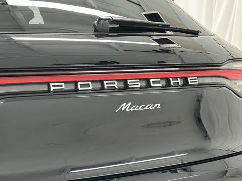 Certified 2025 Porsche Macan image 59