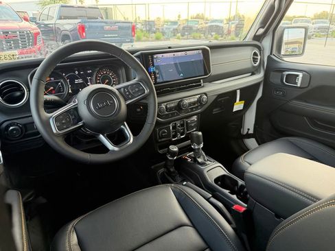 New 2026 Jeep Wrangler Unlimited Sahara AWD/4WD image 11