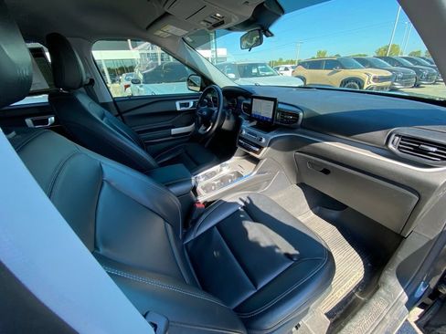 Used 2022 Ford Explorer XLT w/ Equipment Group 202A AWD/4WD image 27