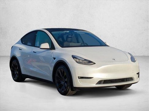 Used 2021 Tesla Model Y Long Range image 3