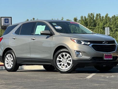 Used 2018 Chevrolet Equinox LT FWD image 2