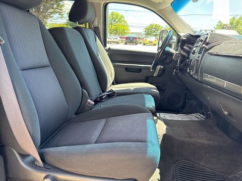 Used 2011 GMC Sierra 2500 SLE w/ SLE Preferred Package AWD/4WD image 15