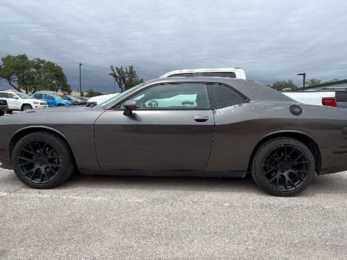 Used 2017 Dodge Challenger SXT RWD image 7