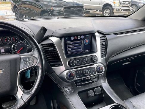 Used 2020 Chevrolet Suburban LT RWD image 9
