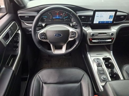 Used 2022 Ford Explorer XLT w/ Equipment Group 202A AWD/4WD image 11