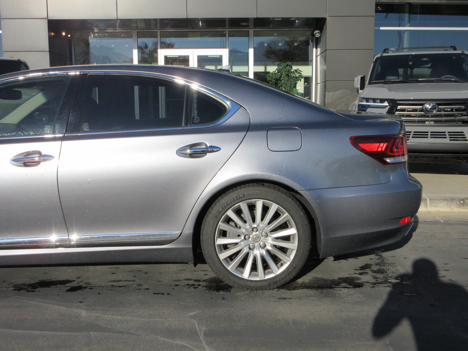 Used 2013 Lexus LS 460 AWD w/ Comfort Pkg image 4