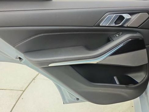 Used 2025 BMW X5 xDrive40i w/ M Sport Package image 33