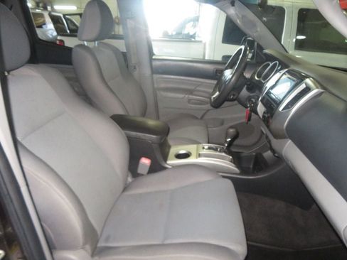 Used 2014 Toyota Tacoma 4x4 Double Cab w/ TRD Sport Package image 31