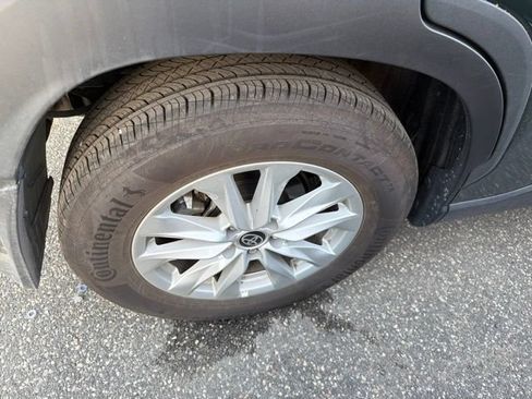 Certified 2023 Toyota Corolla Cross LE AWD/4WD image 10