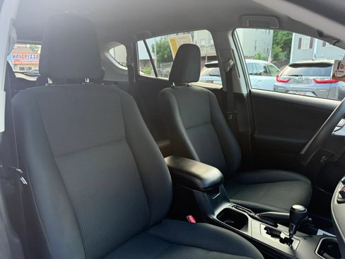 Used 2016 Toyota RAV4 LE AWD/4WD image 16
