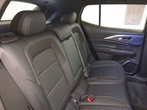 Used 2025 Chevrolet Equinox EV LT w/ Convenience Package image 16