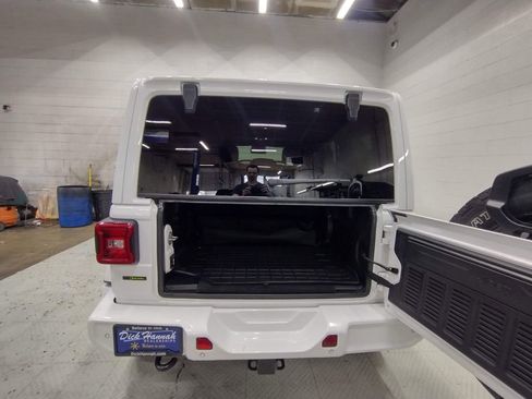 Used 2020 Jeep Wrangler Unlimited Sahara image 21