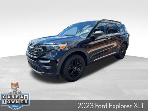 Used 2023 Ford Explorer XLT w/ Equipment Group 202A AWD/4WD image 4